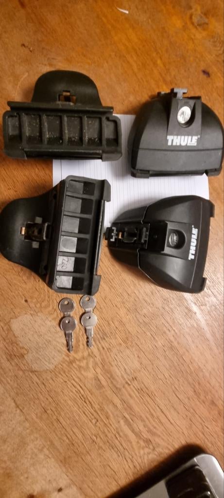 Thule dakdrager voetenset system 753 met sloten en sleutels, Ophalen of Verzenden, Zo goed als nieuw