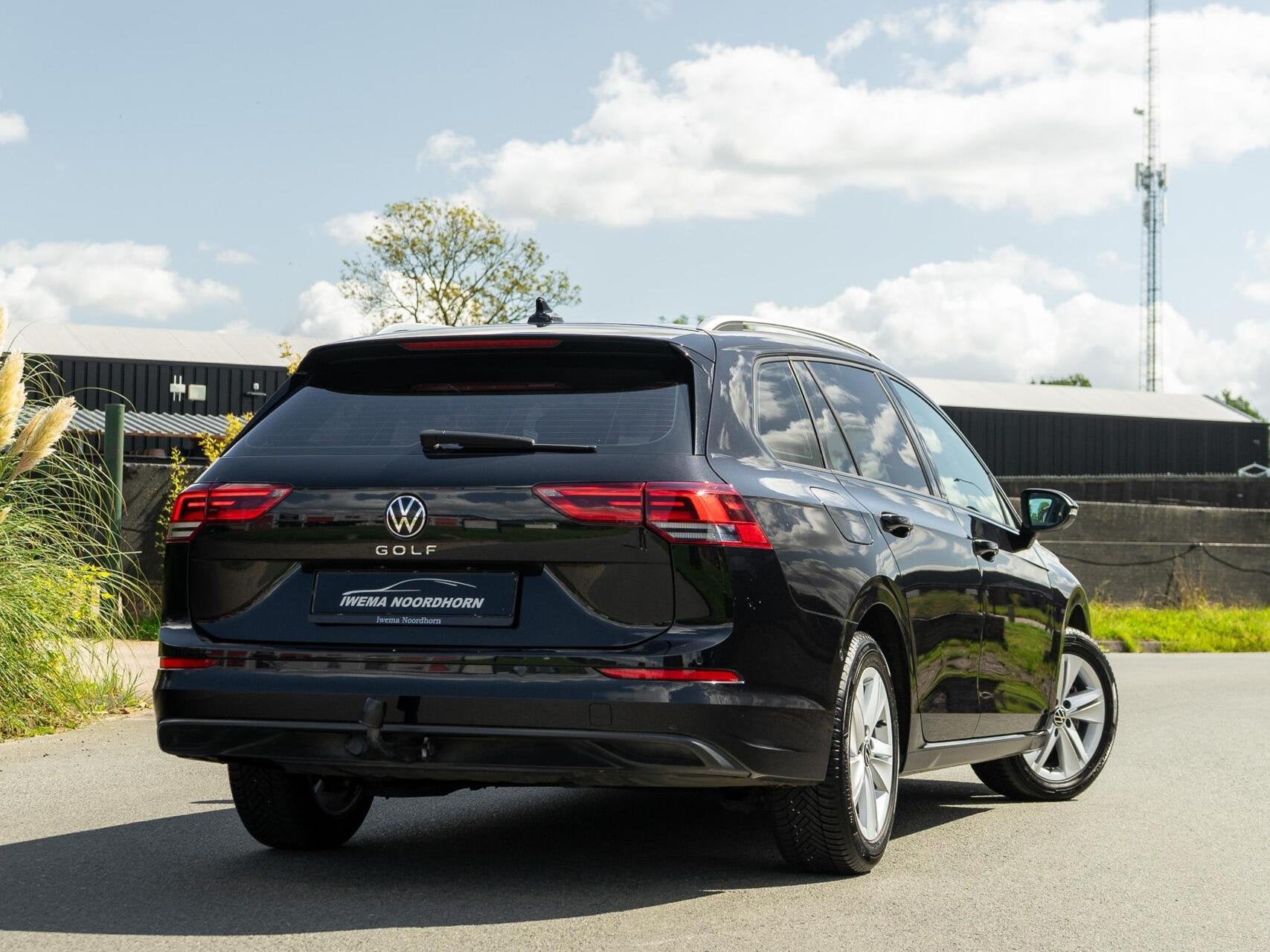 Volkswagen Golf Variant 1.0 TSI Life Business|LED|Sfeerverli, Auto's, Voorwielaandrijving, Gebruikt, Euro 6, Zwart