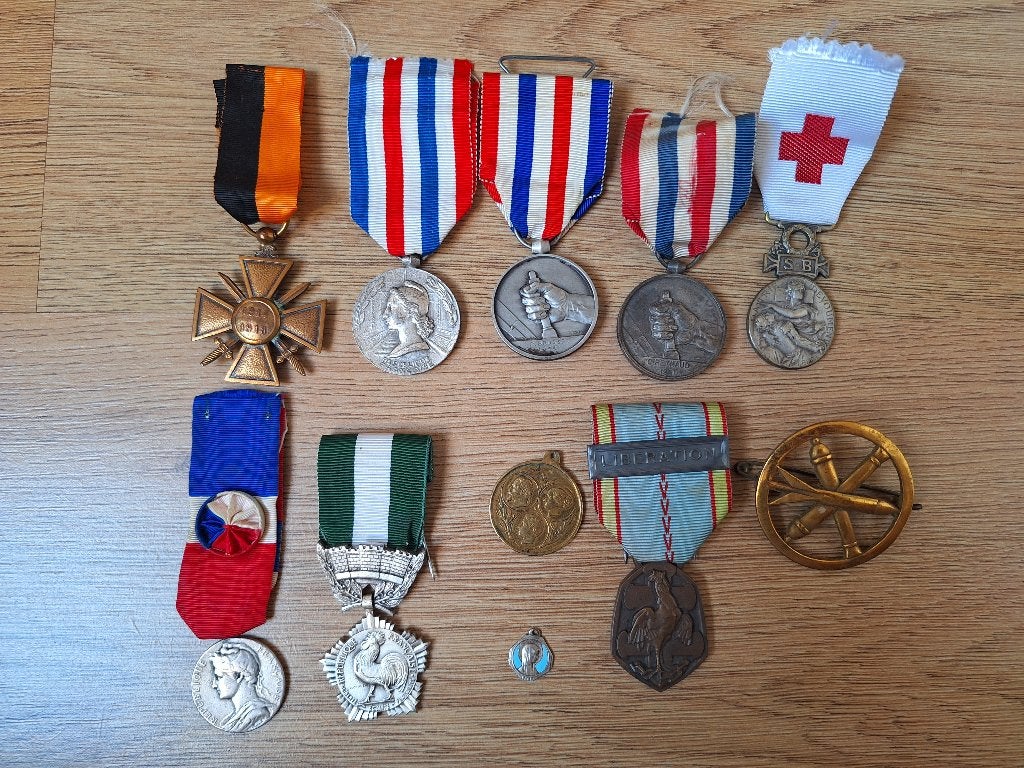 Lot van 11 Franse Medailles, Onderscheidingen 1, Ophalen of Verzenden, Overige materialen, Buitenland