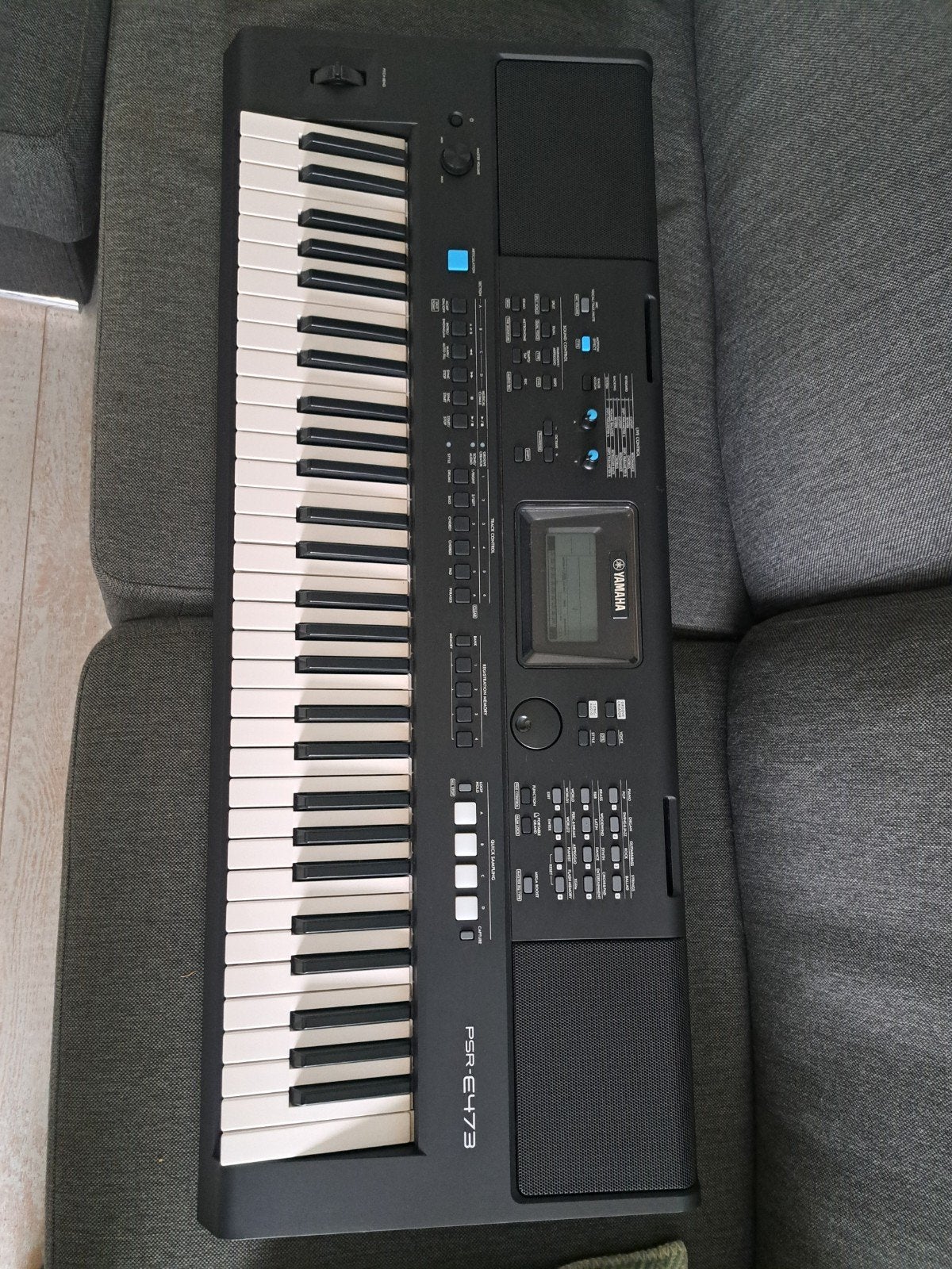 Yamaha PSR-E473 Keyboard met standaard en pedaal, 61 toetsen, Yamaha, Ophalen of Verzenden, Zo goed als nieuw