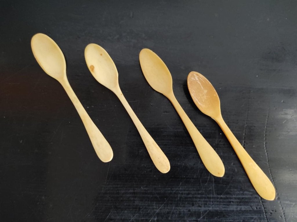 Set van 4 antieke benen kaviaarlepeltjes, Antiek en Kunst, Antiek | Bestek, Ophalen of Verzenden