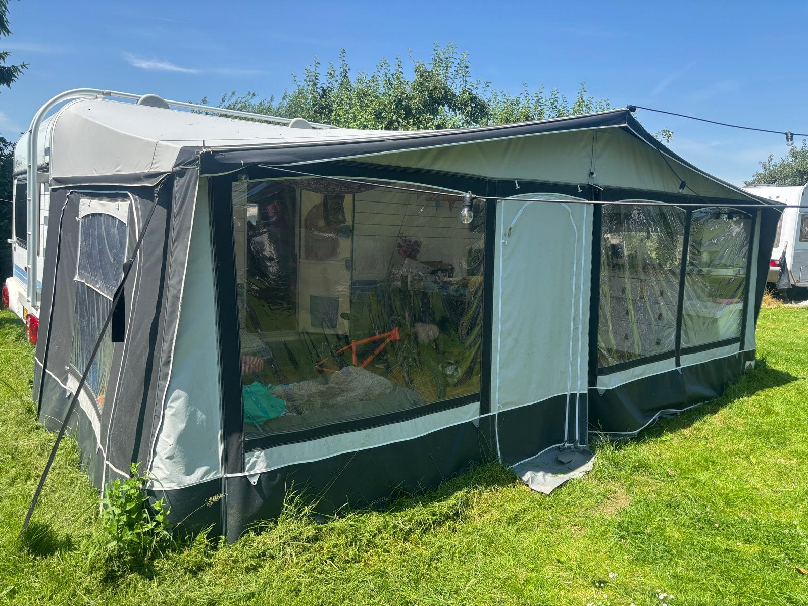 Hobby Excellent Easy (2002) mét stapelbed en Doréma voortent, Vast bed, Hobby, Treinzit, Particulier