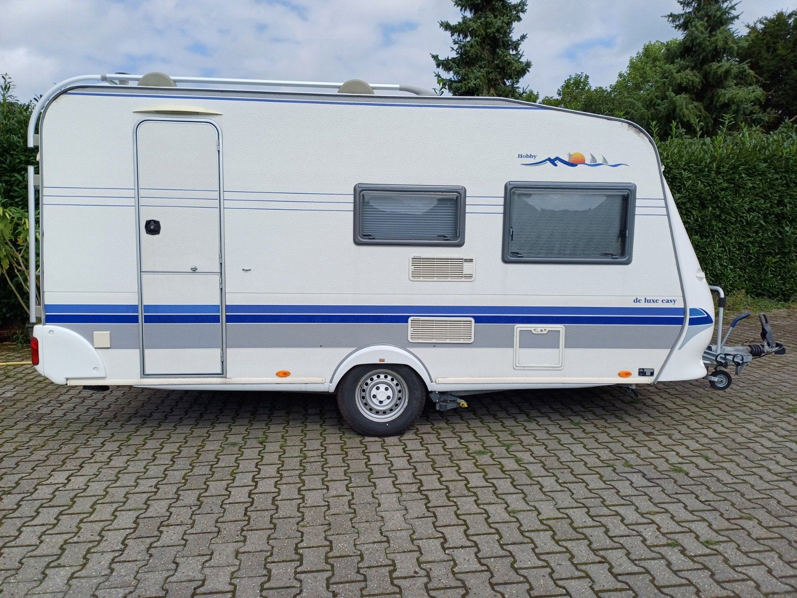 Hobby de luxe easy caravan met voortent en fietsenrek, Vast bed, Hobby, Treinzit, 750 - 1000 kg