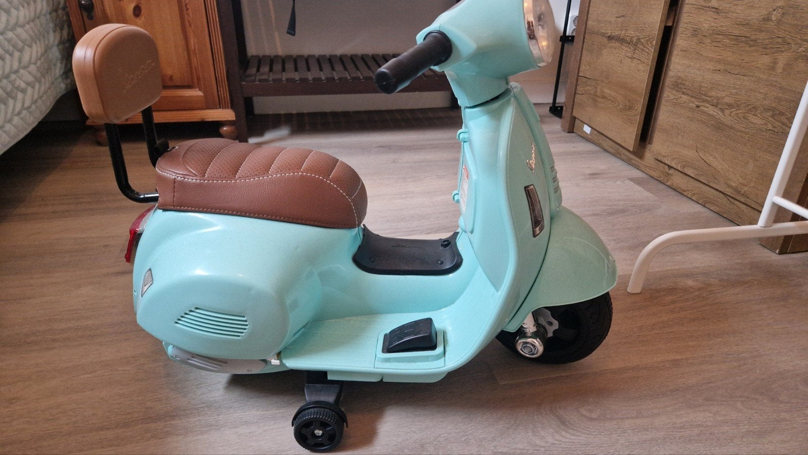 Kinder Vespa scooter - geen oplader!, Antiek en Kunst, Antiek | Speelgoed, Ophalen