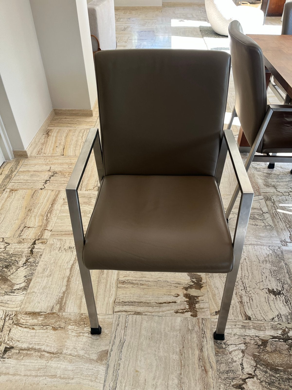 Set van 6 moderne eetkamerstoelen met armleuningen, Ophalen, Bruin, Leer, Zo goed als nieuw