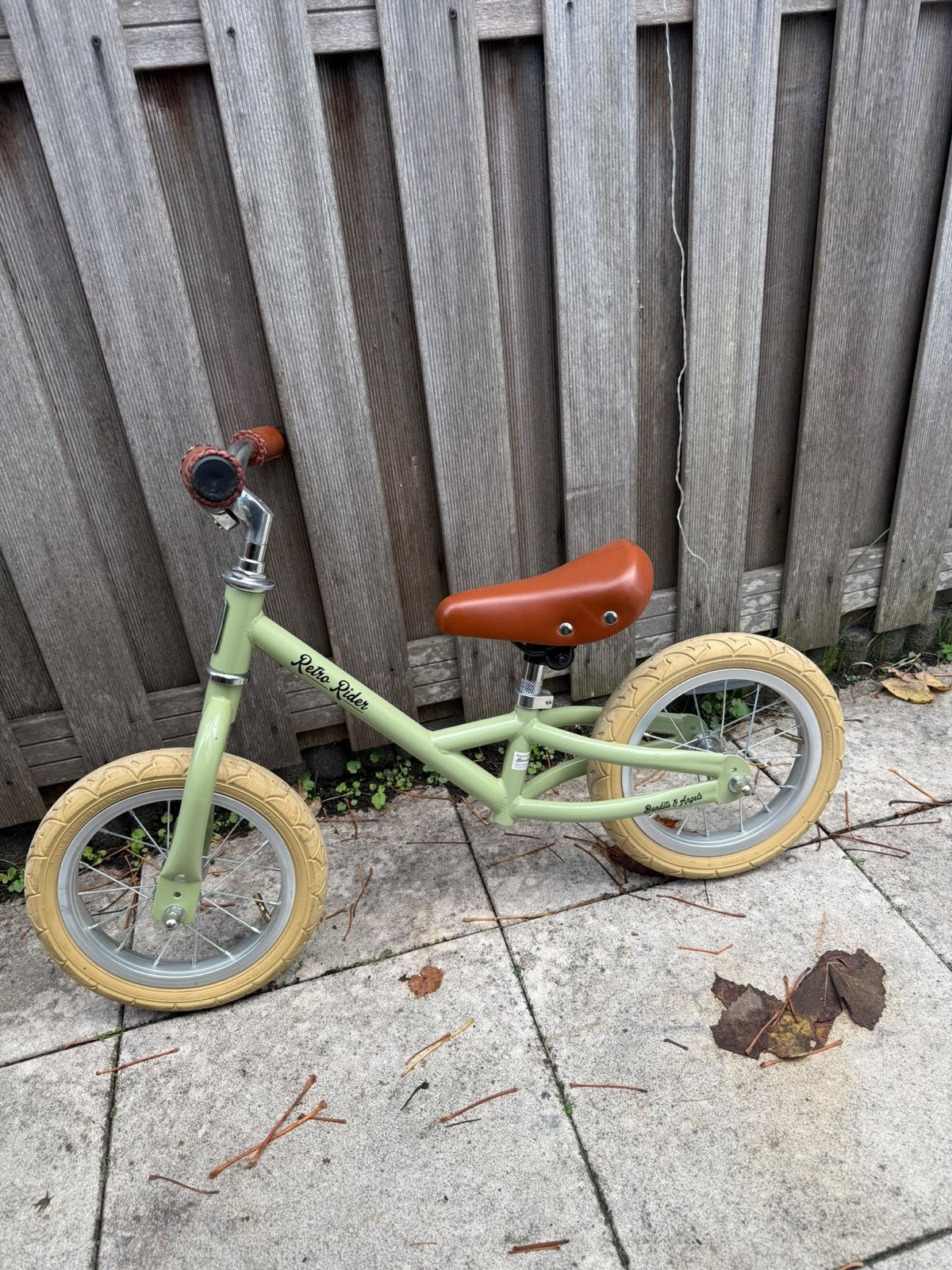 Bandits & Angels Retro Rider loopfiets - Zo goed als nieuw, Fietsen en Brommers, Ophalen of Verzenden, Zo goed als nieuw, Minder dan 16 inch