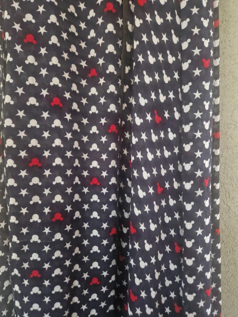 Disney sjaal met Mickey Mouse en sterren, Kleding | Dames, Ophalen of Verzenden, Zo goed als nieuw, Maat 46/48 (XL) of groter