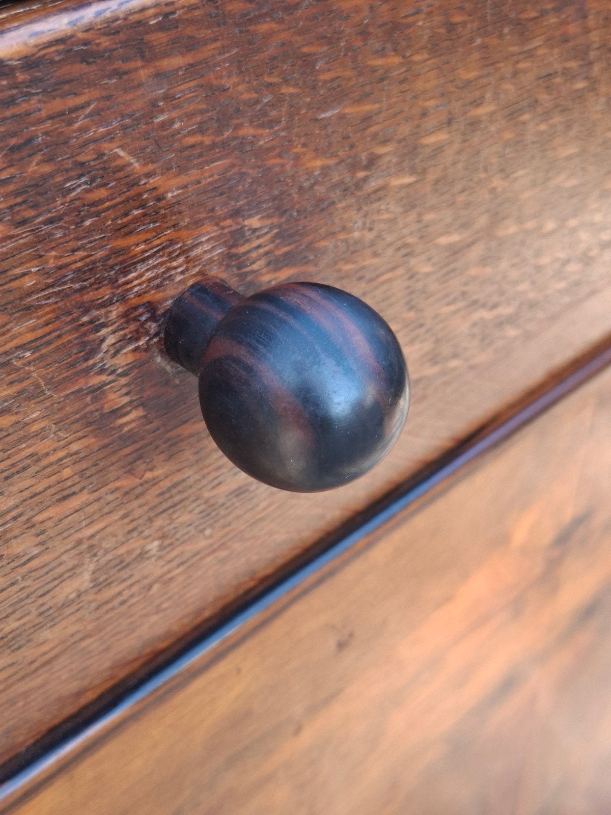 Fraai dressoir met coromandel deurknoppen, Ophalen