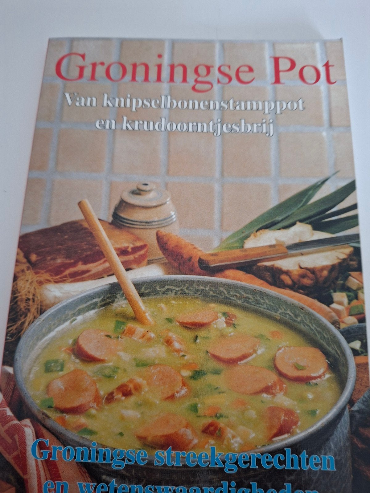 Groningse Pot: Streekgerechten en wetenswaardigheden, Boeken, Kookboeken, Hoofdgerechten, Ophalen of Verzenden, Nederland en België