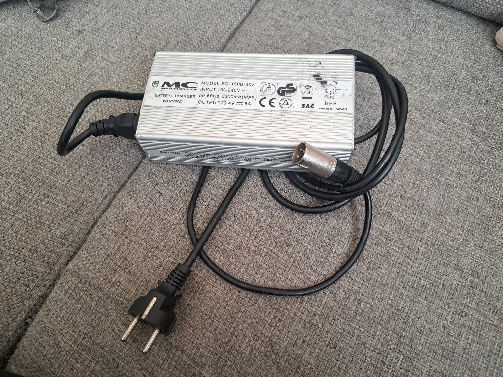 Accu snellader mc  fiets 3 pins stekker, Fietsen en Brommers, Ophalen, Overige merken