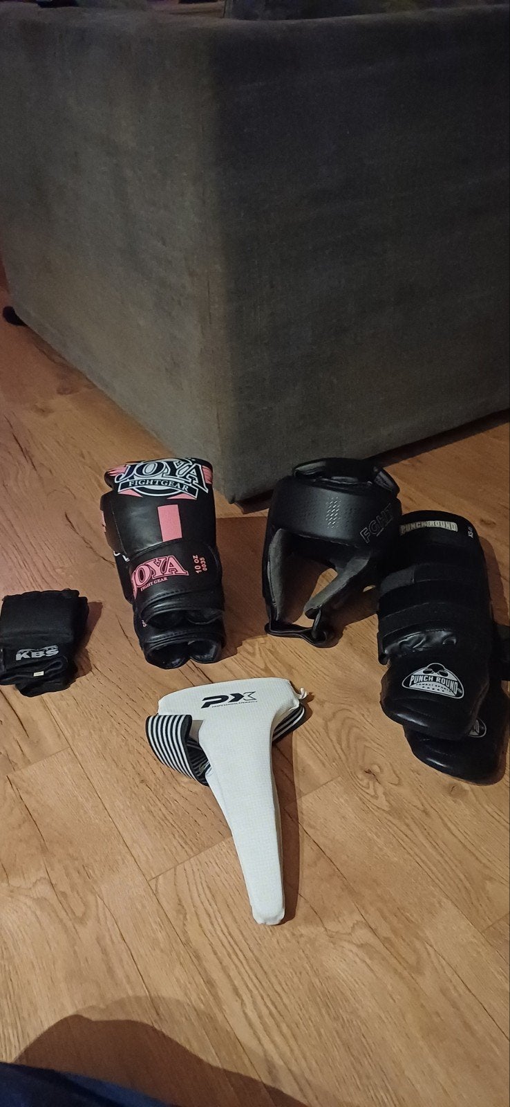 Complete kickbox set - weinig gebruikt, Overige, Vechtsportbescherming, Zo goed als nieuw, Maat M
