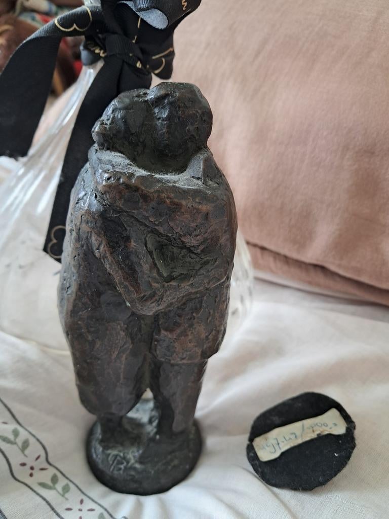 Bronzen beeldje: Omhelzend stel, gesigneerd Gerard Brouwer!, Groep mensen, Minder dan 20 cm, Gemerkt, Ophalen of Verzenden