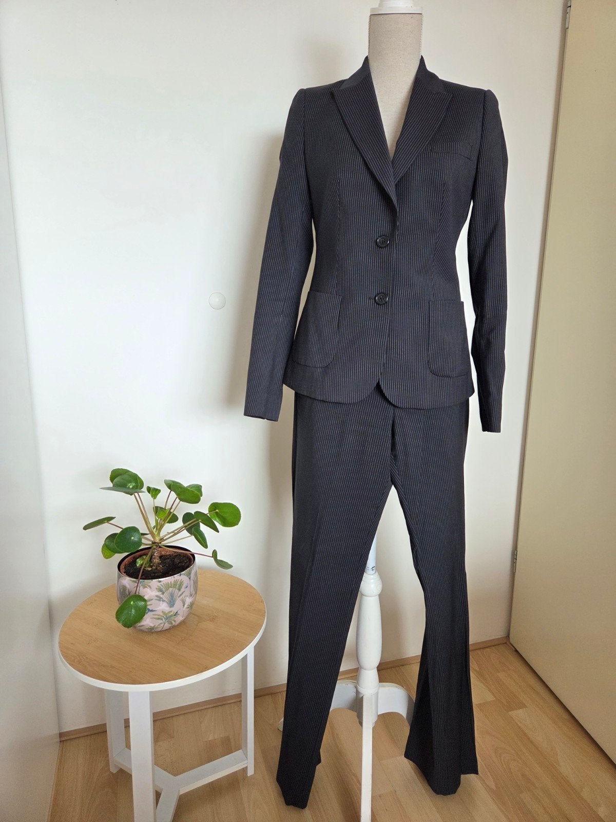 Klassiek krijtstreep pak / kostuum (blazer + pantalon), Kleding | Dames, Jasjes, Kostuums en Pakken, Kostuum of Pak, WE, Ophalen of Verzenden
