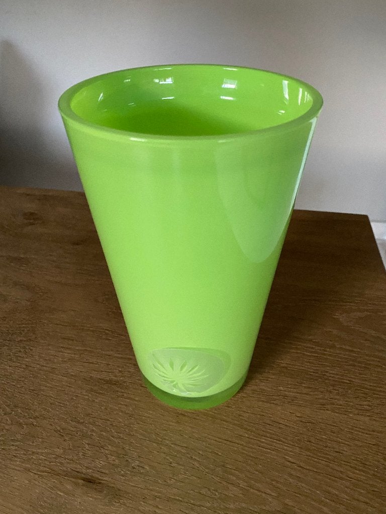 Zware groene glazen vaas - 22 cm hoog, 13 cm doorsnede, Nieuw, Ophalen of Verzenden, Glas, 22 cm