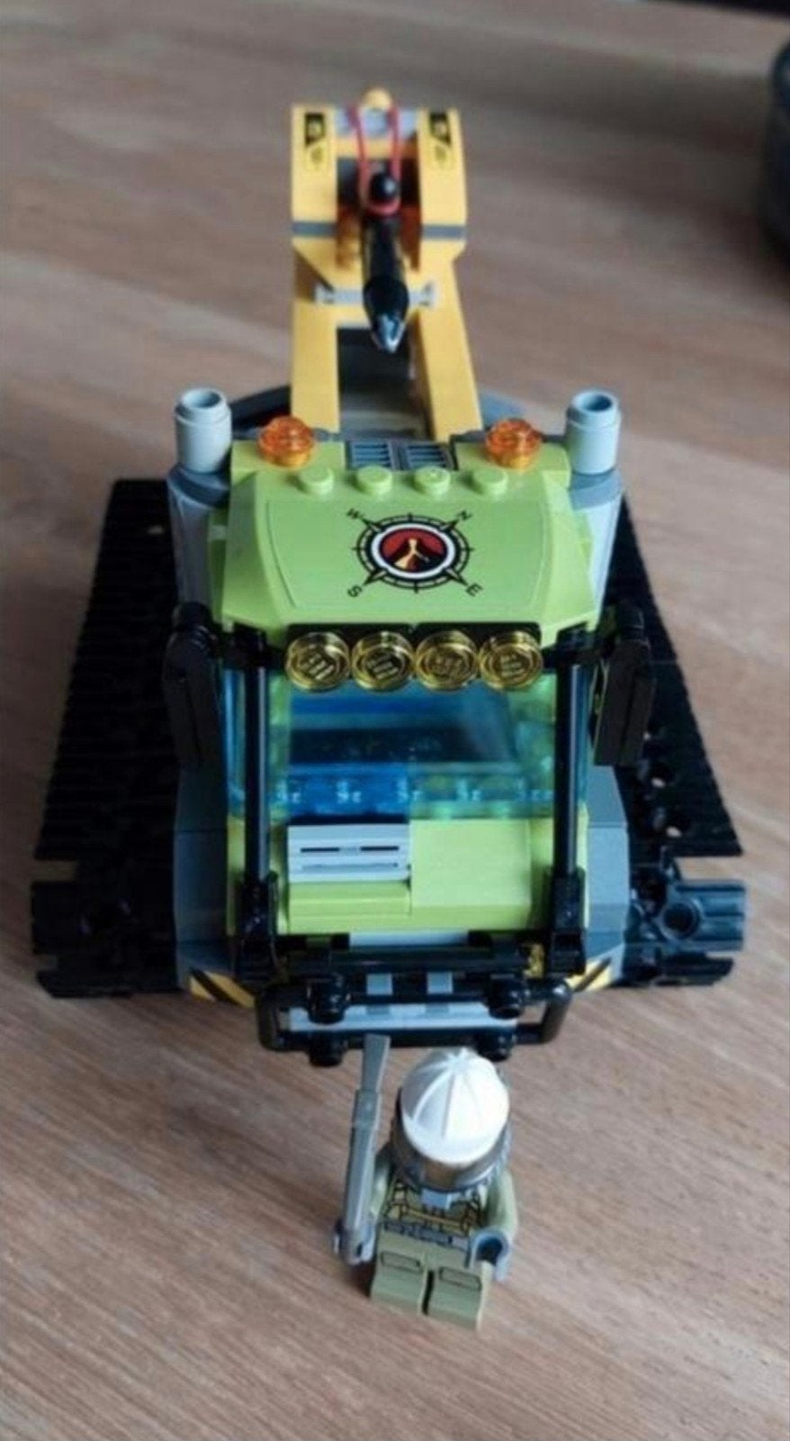 Lego city 60122 vulkaan crawler
vulkaan crawler, Ophalen of Verzenden, Zo goed als nieuw