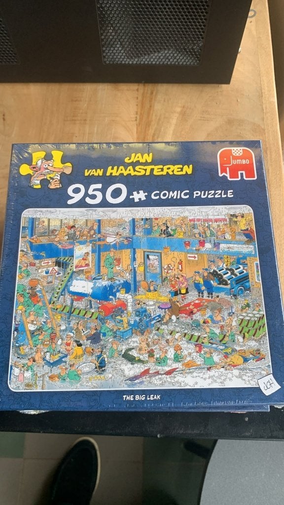 Jumbo Jan van Haasteren Puzzel The Big Leak 950 Stu  CS27251, Ophalen of Verzenden, 500 t/m 1500 stukjes, Gebruikt, Legpuzzel