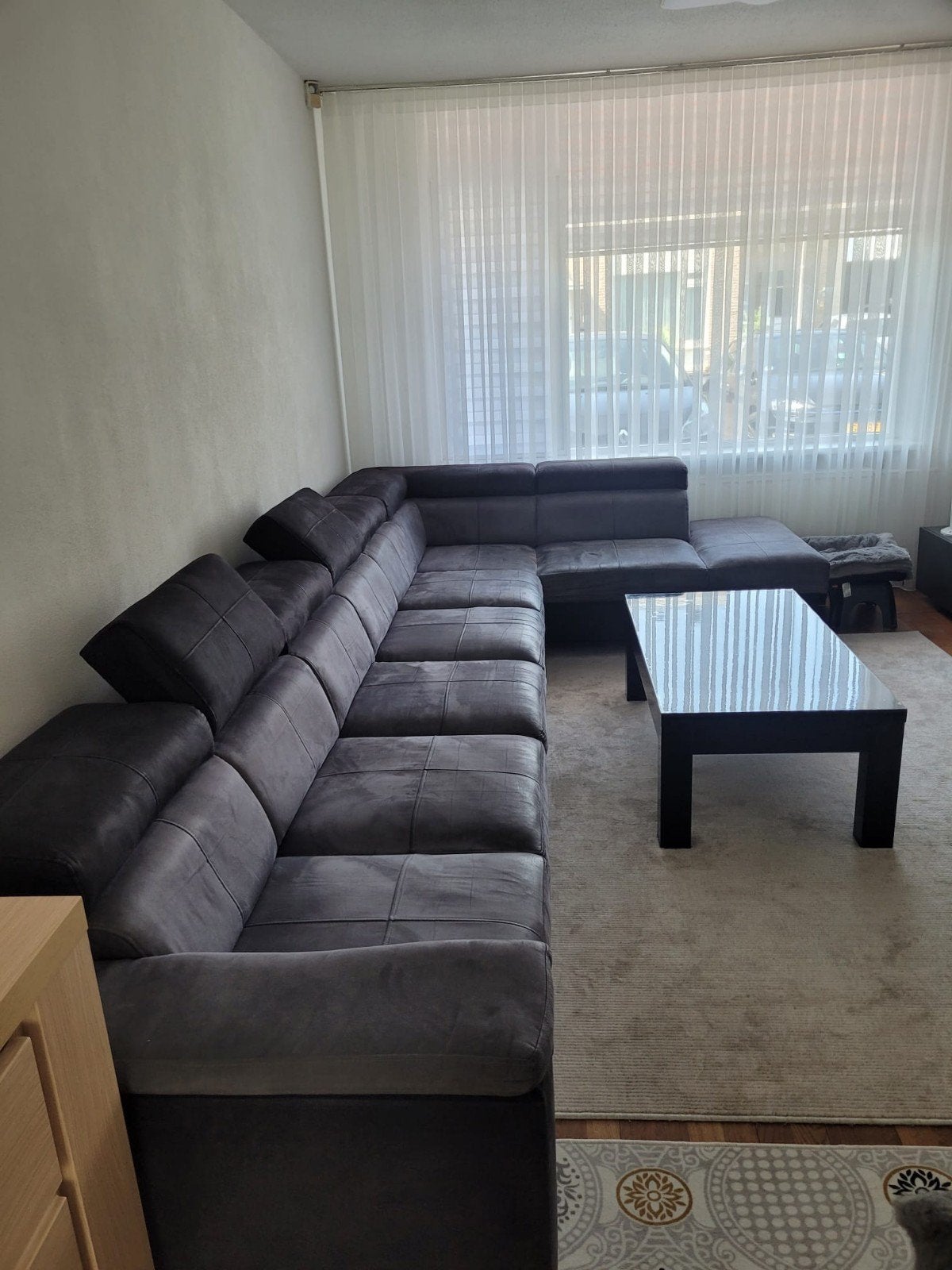 Grote hoekbank in donkergrijs stof, Ophalen, Gebruikt, Modern en comfortabel, Hoekbank