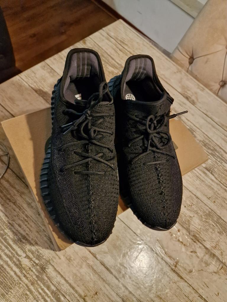 Yeezy Boost 350 v2 Adidas Maat44, Kleding | Heren, Zwart, Ophalen of Verzenden, Zo goed als nieuw, Adidas Yeezy