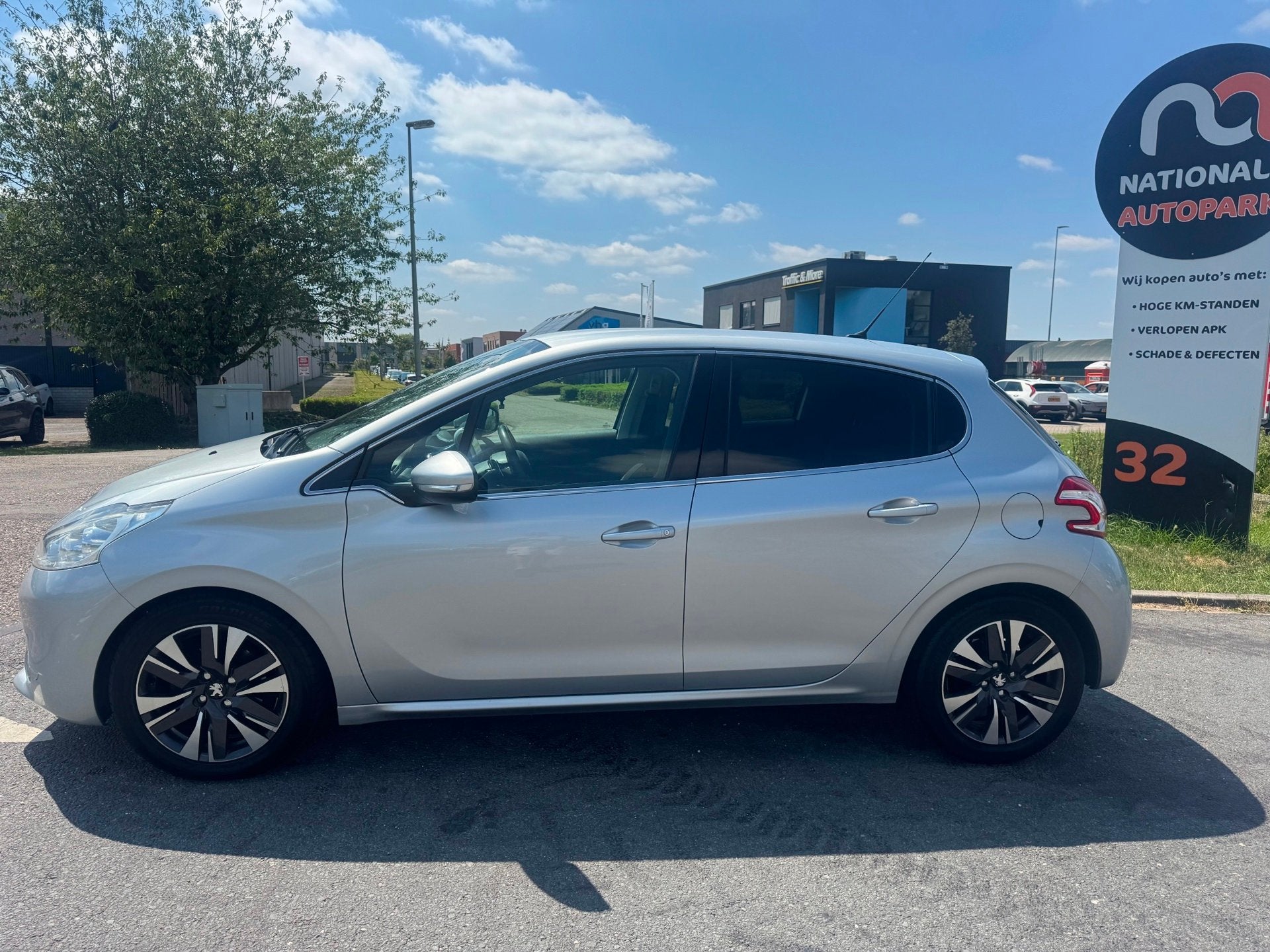 Peugeot 208 2013 * 1.6 e-HDi Allure * AUTOMAAT * APK * TOP C, Auto's, Peugeot, Euro 5, Gebruikt, Start-stop-systeem, Origineel Nederlands
