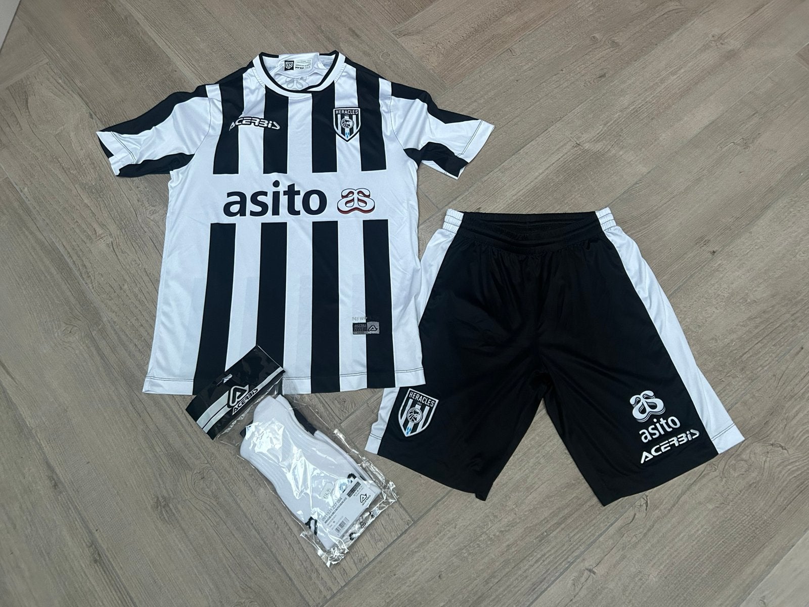 Heracles Almelo thuistenue, maat M, Ophalen of Verzenden, Nieuw