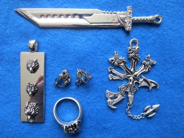 Final Fantasy sieraden (ring, ketting, hanger), 1 speler, Ophalen of Verzenden, Zo goed als nieuw, Role Playing Game (Rpg)
