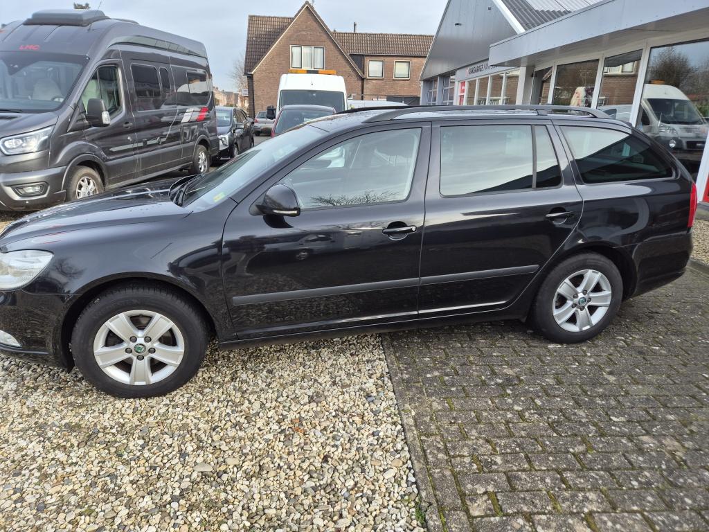 Skoda Octavia Combi, trekhaak 1.6 TDI Greent.Eleg., Euro 5, Gebruikt, 4 cilinders, Zwart