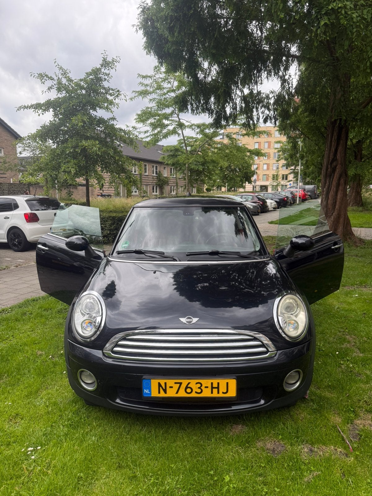 Mini 1.6 Cooper 2007 Zwart 13 3 2027apk 6 bak vol option, Auto's, Voorwielaandrijving, 750 kg, 4 cilinders, 4 stoelen