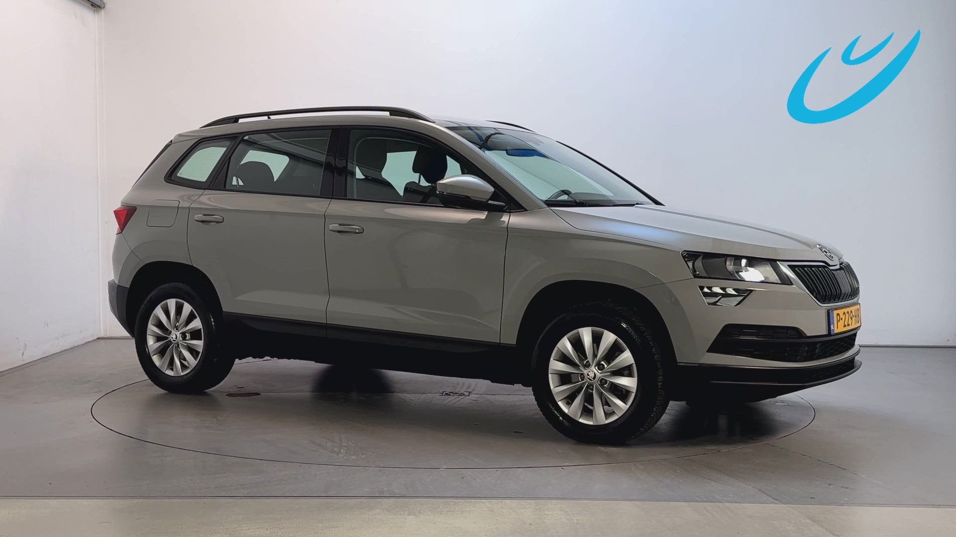 Skoda Karoq 1.5 TSI DSG ACT Business Edition Trekhaak Naviga, Auto's, Dealer onderhouden, Stof, 4 cilinders, Automatische klimaatregeling