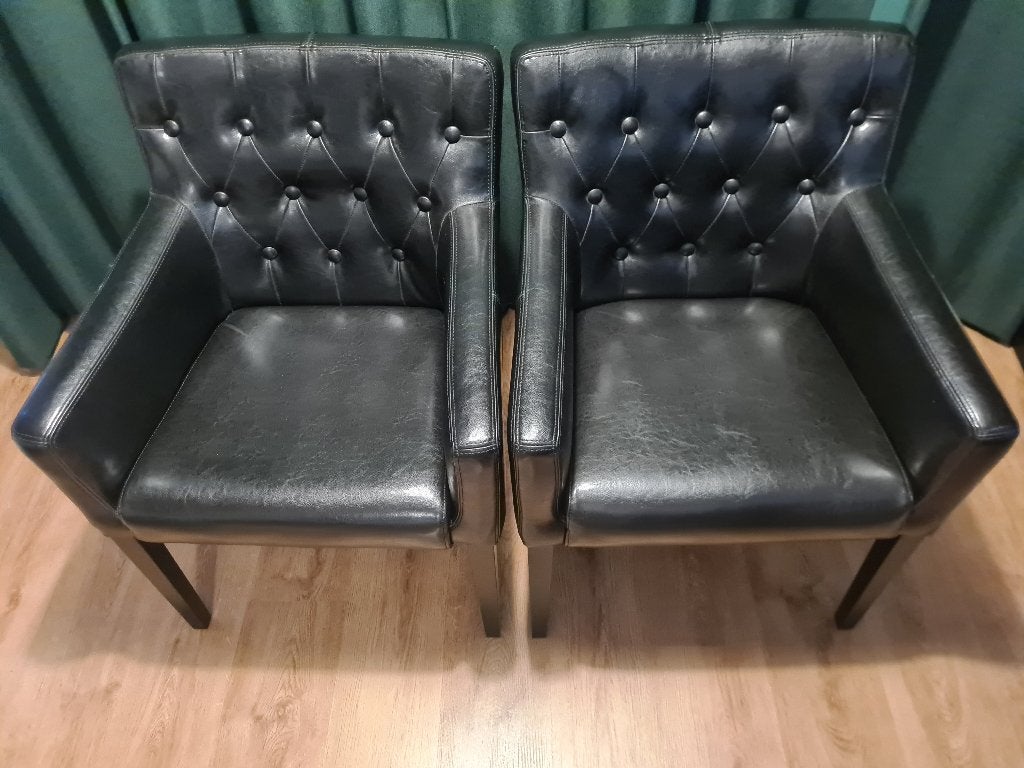 2 Zwarte Leren Stoelen – Chesterfield Stijl | Set van 2, Huis en Inrichting, Stoelen, Ophalen, Gebruikt, Twee, Zwart
