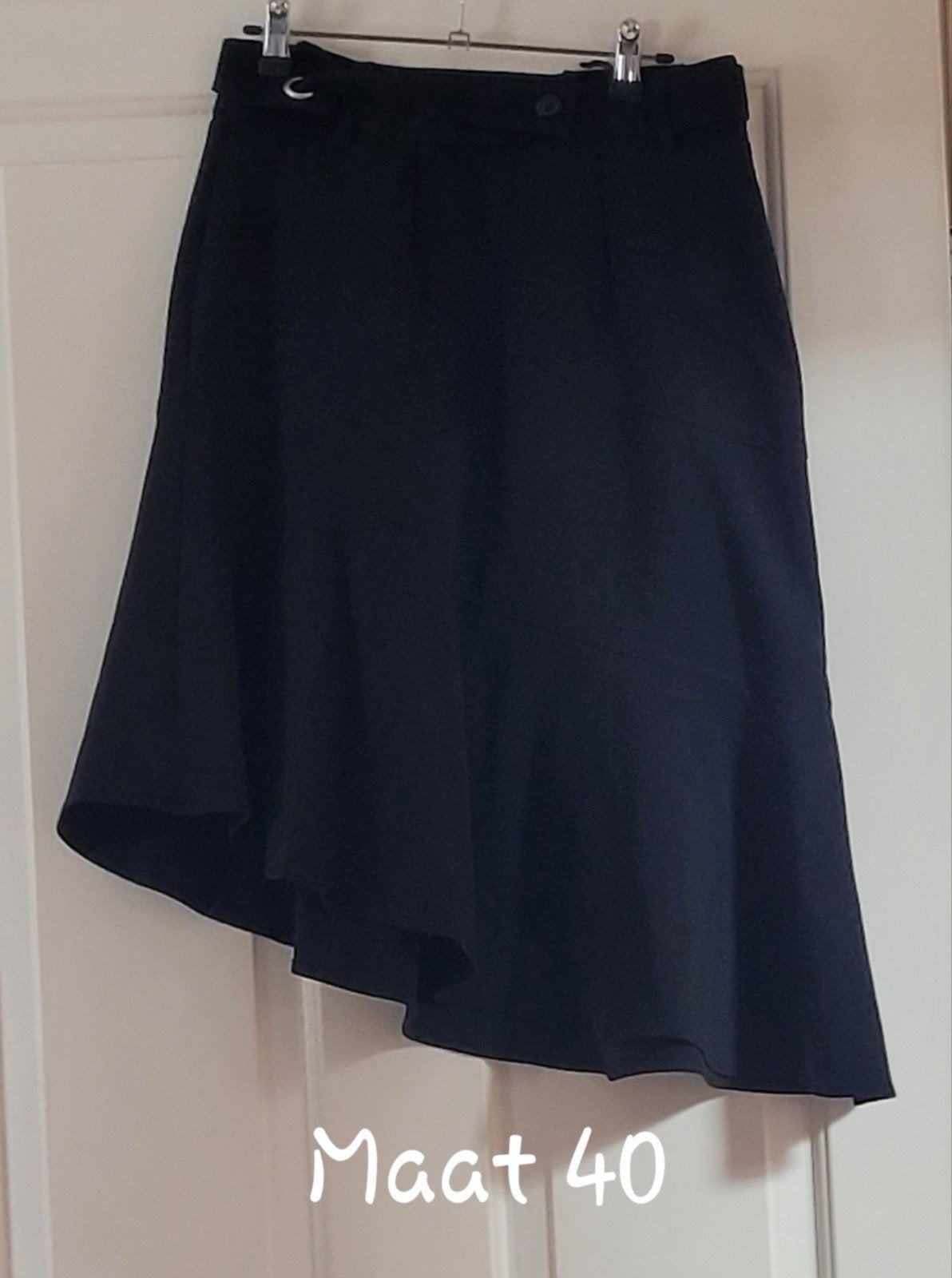 Zwarte asymmetrische rok met ceintuur, Maat 38/40 (M), Zwart, Ophalen of Verzenden, Zo goed als nieuw