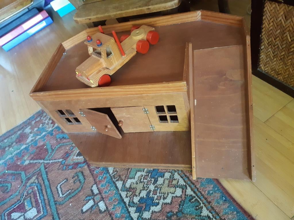 Speelgoed garage, Kinderen en Baby's, Speelgoed | Houten speelgoed, Ophalen of Verzenden, Gebruikt, Rij- of Hobbelspeelgoed