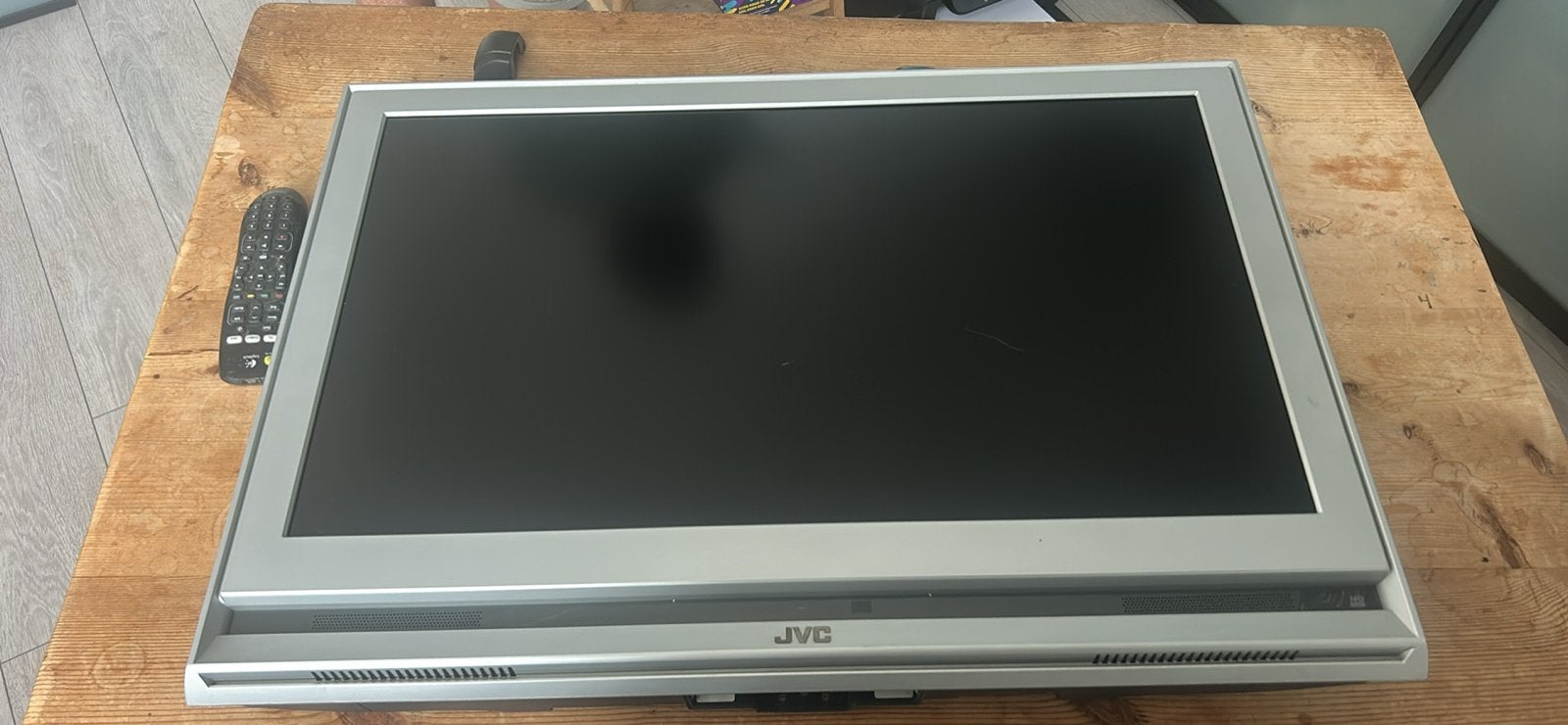 JVC LCD TV - Goede staat met afstandsbediening, 50 Hz, Zo goed als nieuw, 60 tot 80 cm, Ophalen