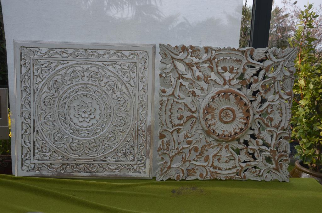 2 handgesneden houten wandpanelen Oosterse stijl / mandala, Tuin en Terras, Tuinwanddecoratie, Ophalen of Verzenden, Gebruikt
