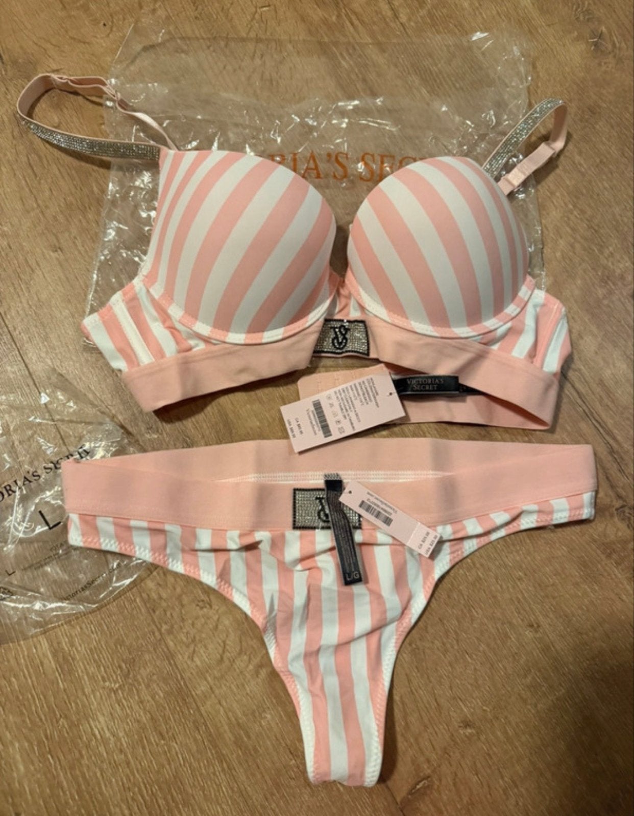 Victoria's Secret BH en string set - M 85C, Kleding | Dames, Ophalen of Verzenden, Roze, Setje