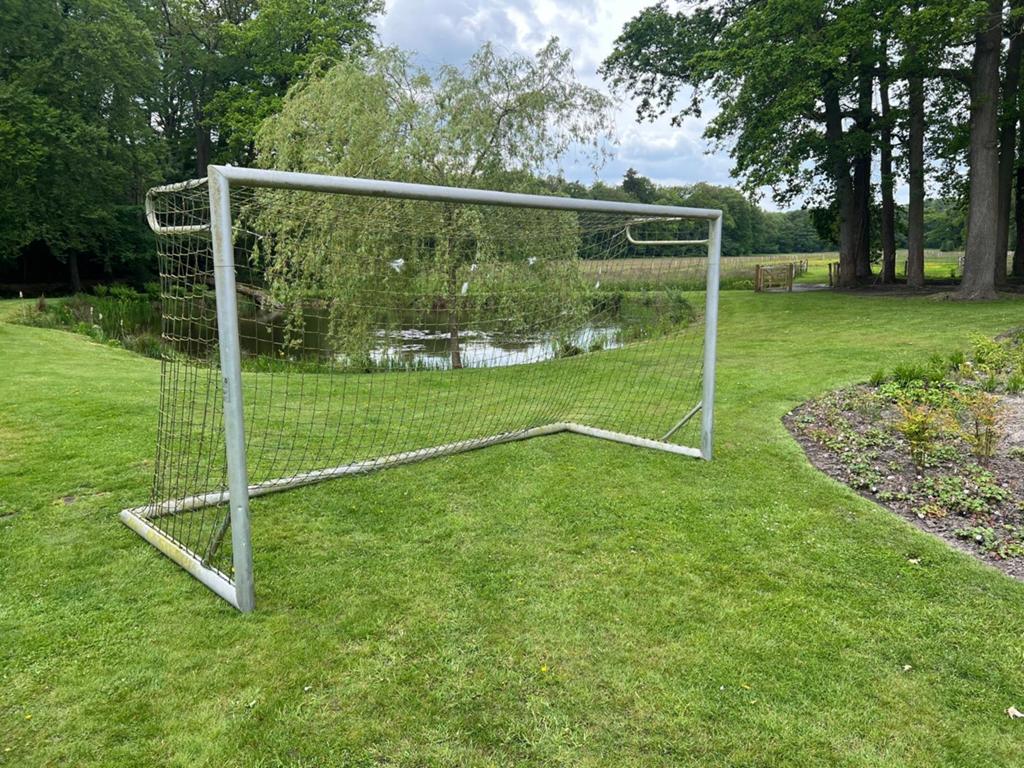 Gebruikt voetbaldoel 2 bij 4 meter, Sport en Fitness, Voetbal, Ophalen, Gebruikt, Overige typen