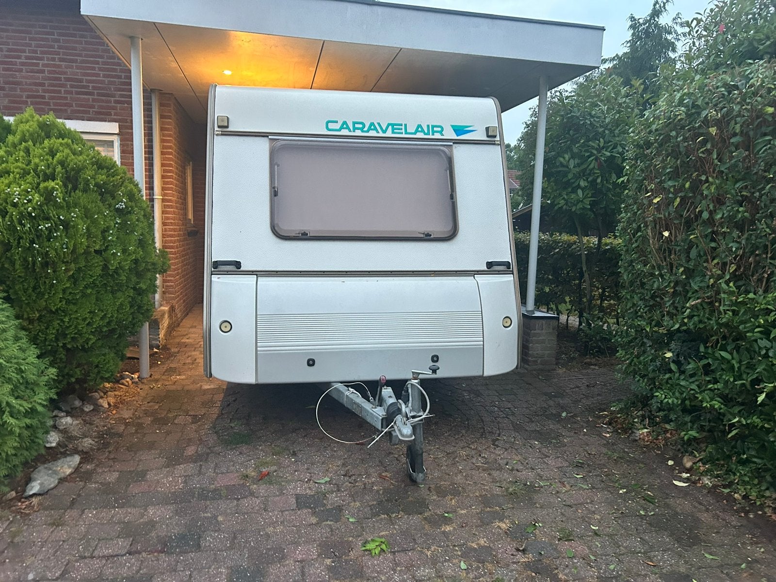Caravelair Bamba 330 EK, gepimpt, inclusief voortent, Vast bed, Treinzit, Particulier, 500 - 750 kg