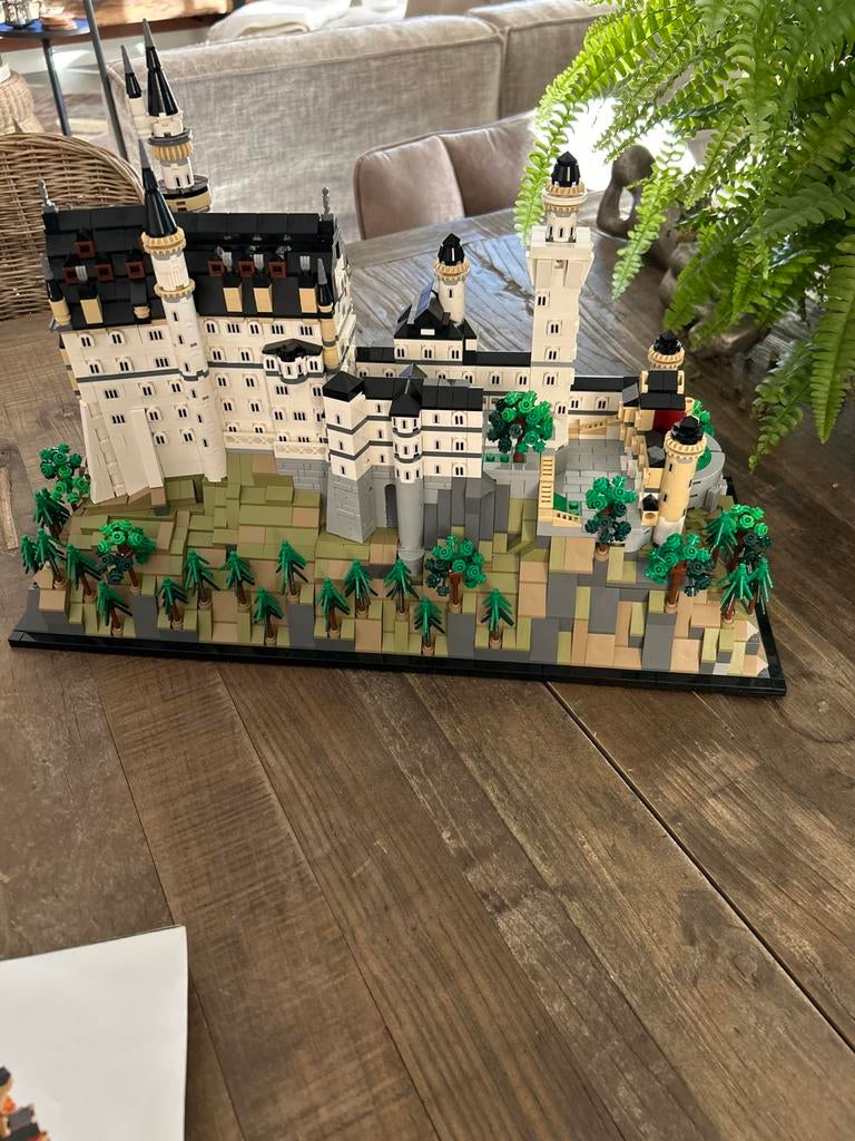 Lego Architecture 21063 Neuschwanstein Kasteel met boompjes, Lego, Architecture, Ophalen of Verzenden, Zo goed als nieuw