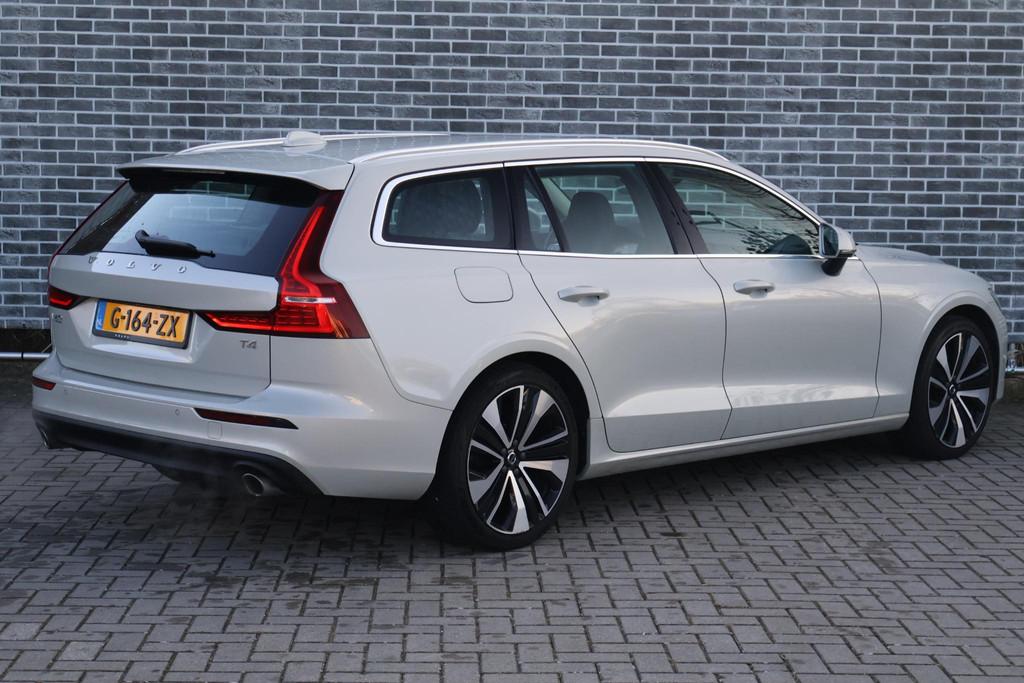 Volvo V60 2.0 T4 Momentum Pro | Trekhaak | Adaptieve Cruise, 12 maanden, 15 km/l, 1800 kg, Euro 6