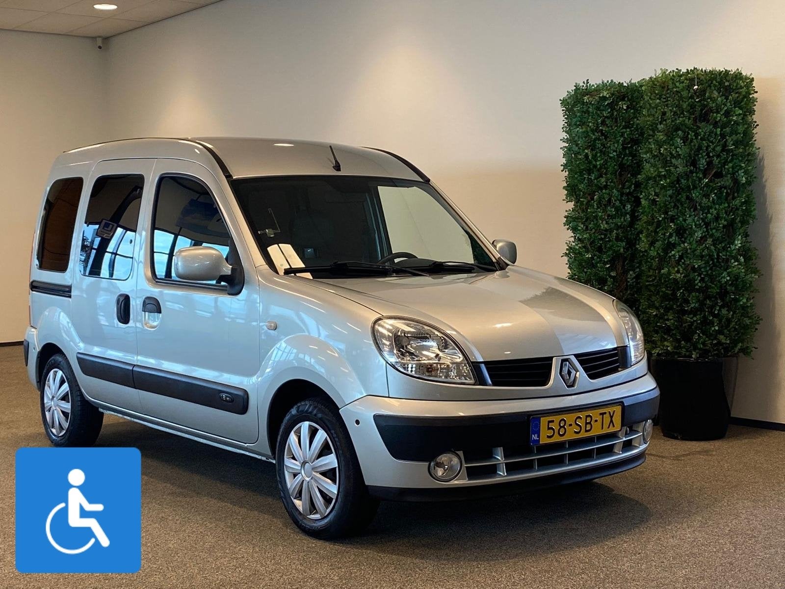 Renault Kangoo Rolstoelauto 3+1, Auto's, 12 maanden, Stof, Gebruikt, Bedrijf