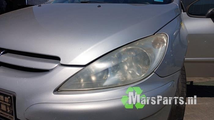Koplamp links van een Peugeot 307