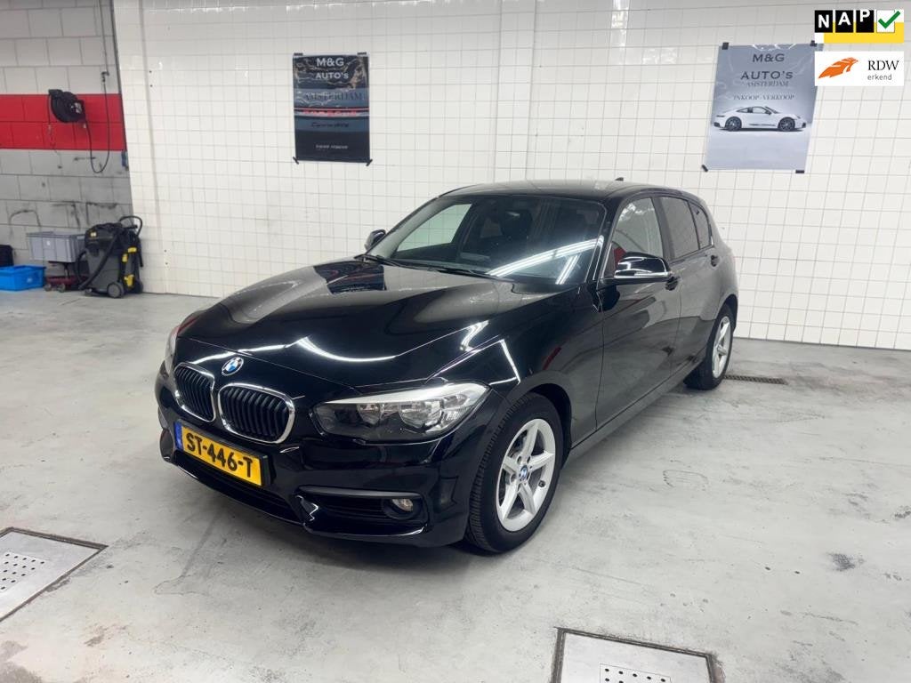 BMW 1-serie 118i M Sport, Auto's, Achterwielaandrijving, Gebruikt, 4 cilinders, Zwart