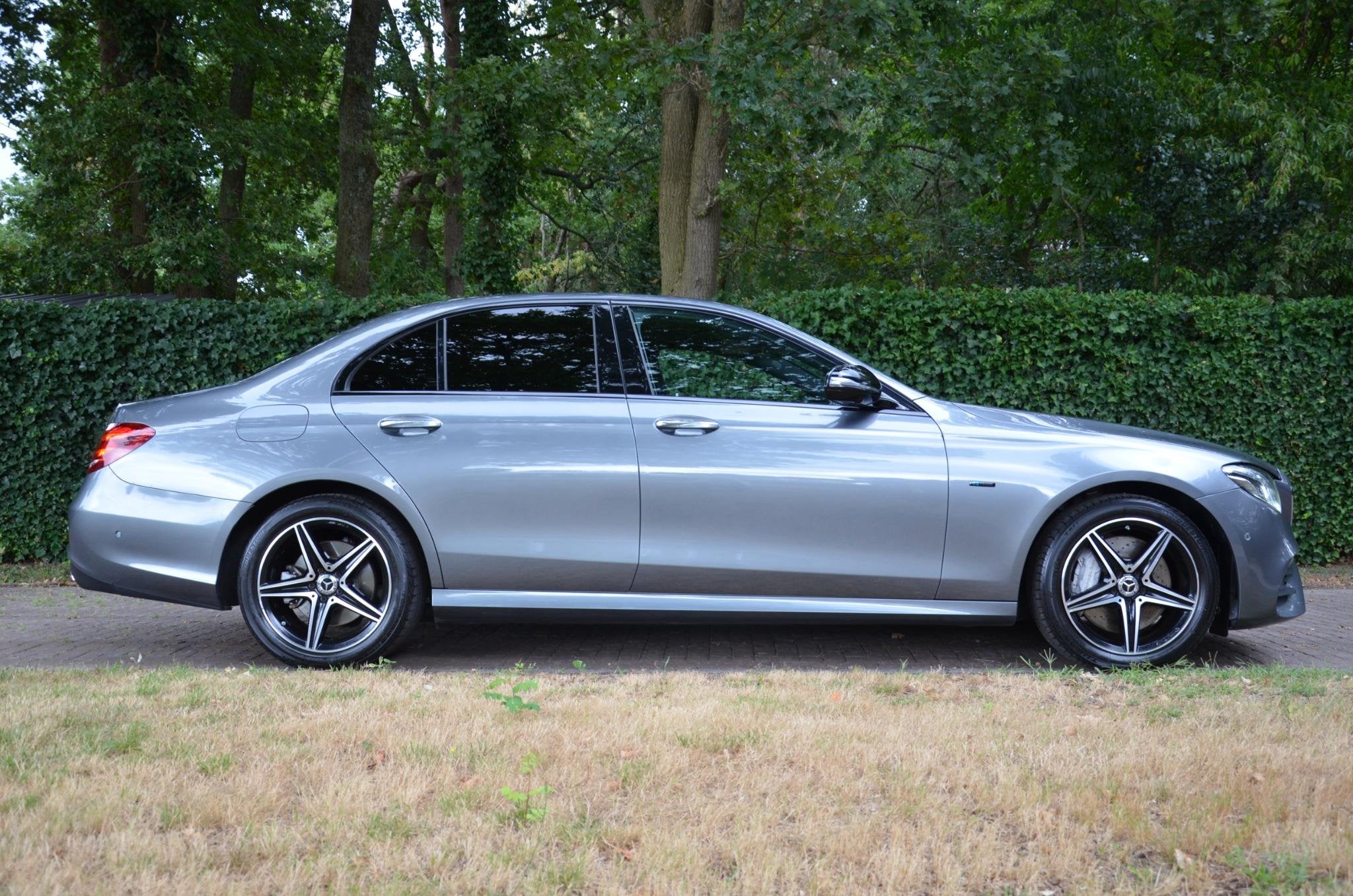 Mercedes-Benz E-klasse 300 e Premium Plus Amg Navi/Pdc/Ecc/3, Auto's, Automaat, Gebruikt, 4 cilinders, 1905 kg
