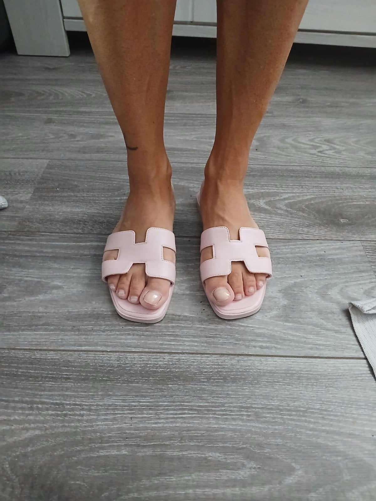 Nieuwe Hermes designer slippers - vallen 1 maat kleiner, Slippers, Nieuw, Ophalen of Verzenden, Roze