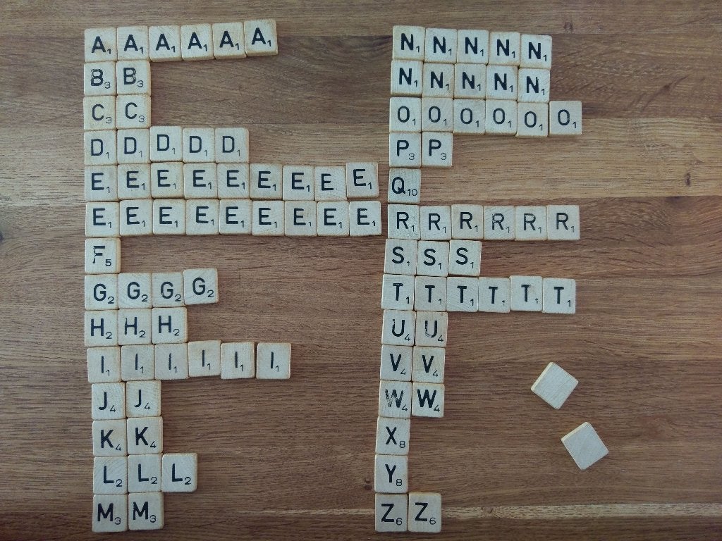 Losse scrabble onderdelen stenen hout per stuk NL, Een of twee spelers, Ophalen of Verzenden, Gebruikt