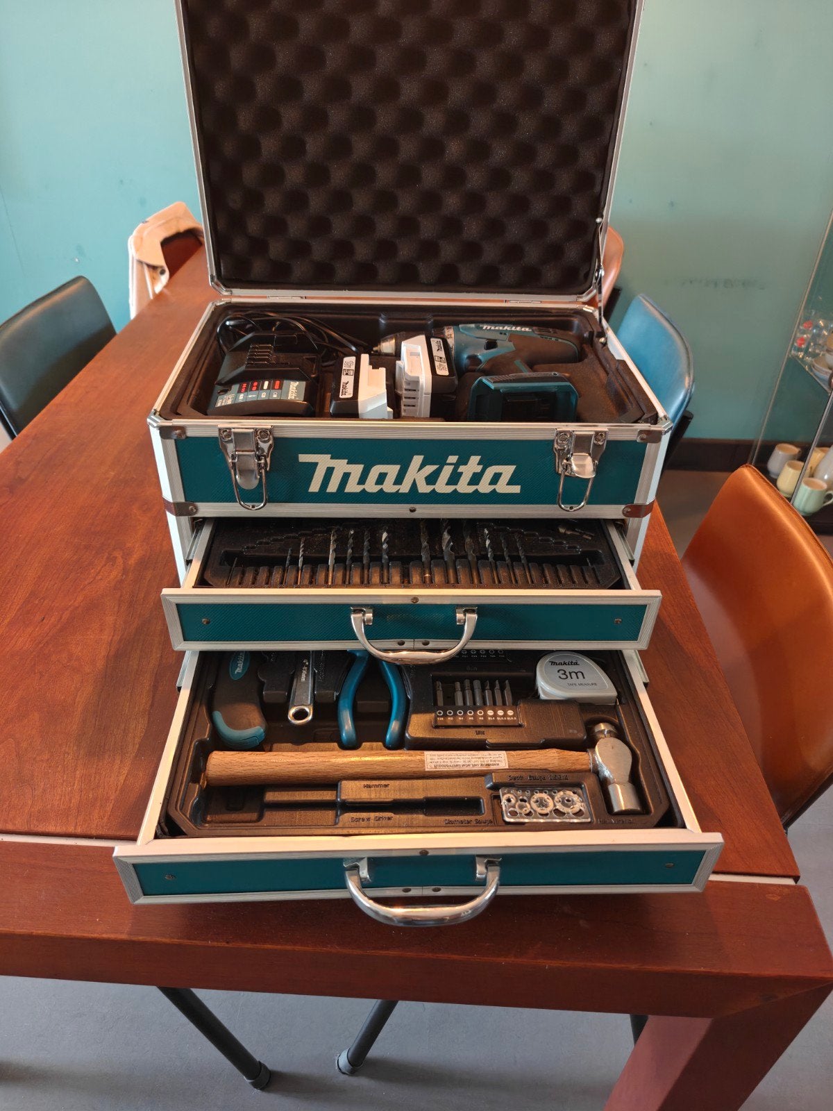 Makita DF457D Boor-/Schroefmachine met Accu's en Koffer, Ophalen, Gebruikt, Variabele snelheid, Boor- en Schroefmachine