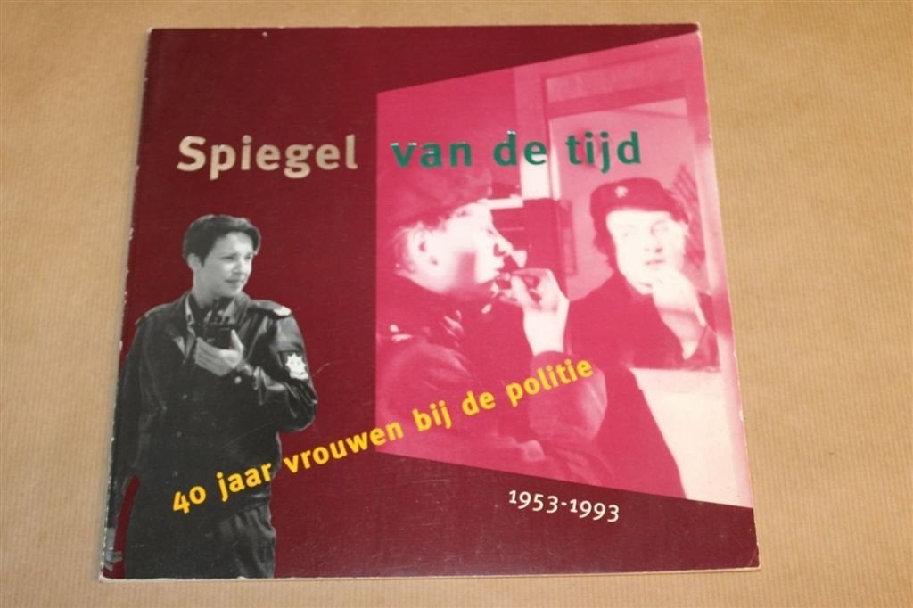 Spiegel van de Tijd — 40 Jaar Vrouwen bij de Politie, Ophalen of Verzenden, Gelezen, Nederland