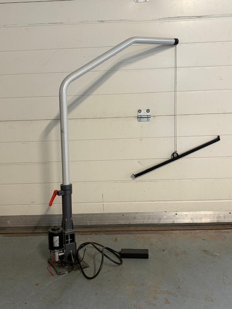 Kofferbaklift voor rolstoel voor inbouw in auto, Ophalen