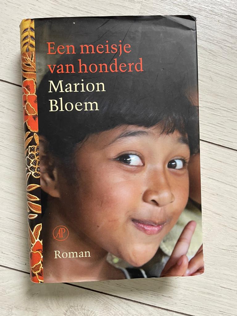 Een meisje van honderd, door Marion Bloem, Ophalen of Verzenden, Zo goed als nieuw