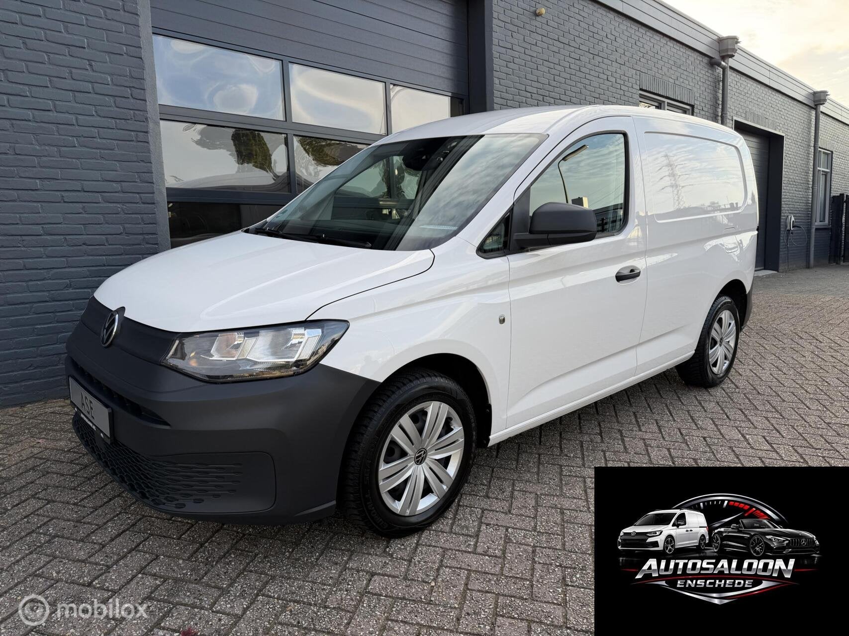 Volkswagen Caddy Cargo 1.5 TSI 04-2021 Airco PDC BPM vrij, Voorwielaandrijving, Dealer onderhouden, Stof, Zwart