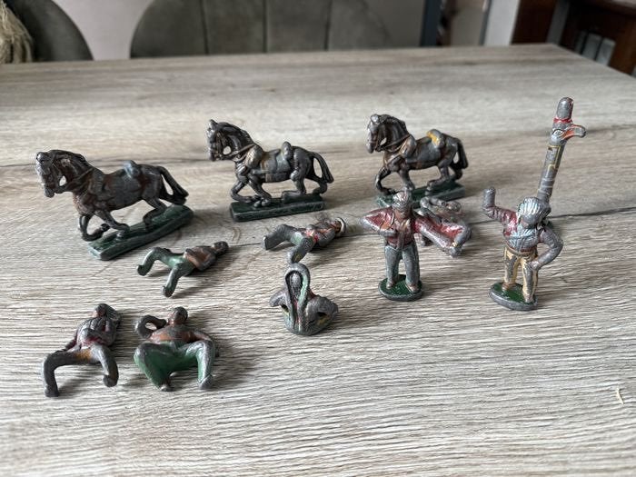 12 antieke Indianen en Cowboy Speelgoedfiguren., Ophalen of Verzenden, Gebruikt